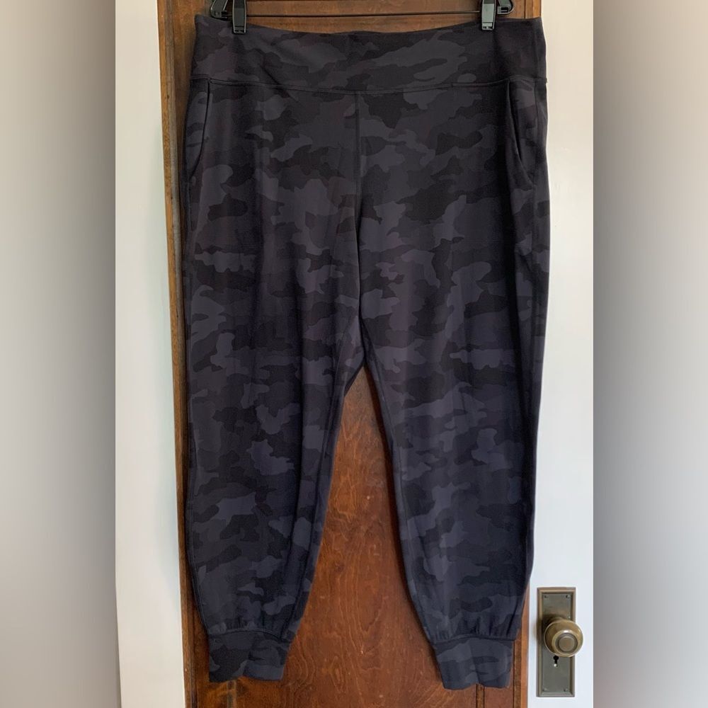 Lululemon Align Jogger 28” - Incognito Camo Multi Grey, Size 20 - Picture 4 of 5
